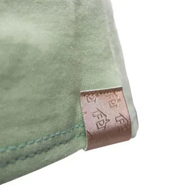 Polo-Malha-Sapo-Verde-Fabrica-Pet-tamanho-PP-foto-de-detalhe-da-etiqueta-