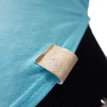 Regata-Pintinho-Azul-Fabrica-Pet-tamanho-PP-foto-de-detalhe-da-etiqueta-